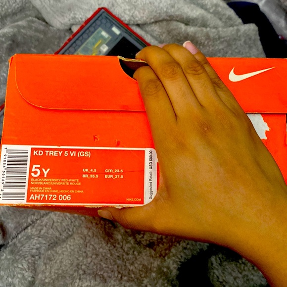 Brand new in box kids size 5y KD trey 5 VI (gs) nike shoes - Picture 1 of 8